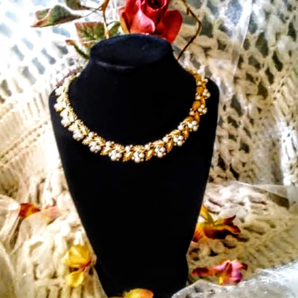 Trifari Jewelry - Gorgeous! Trifari vintage gold and pearl choker